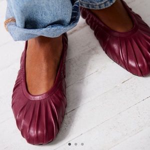 New in Box Free People Cara Ballet Flats in Wild Mulberry size 7.5